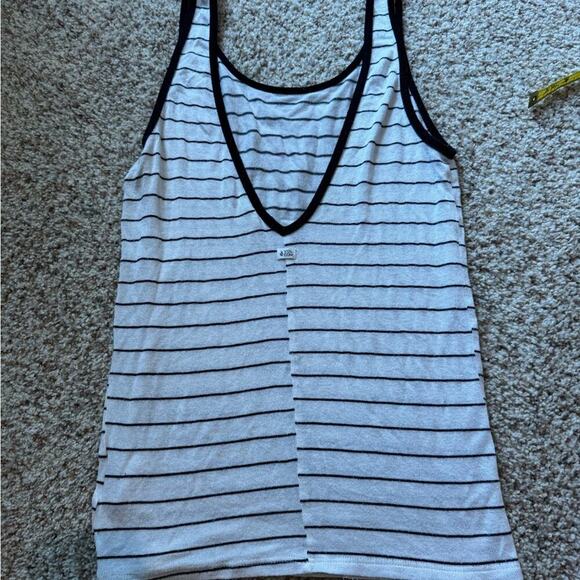 Volcom, tank top, lightweight knit, size Medium - Picture 2 of 6